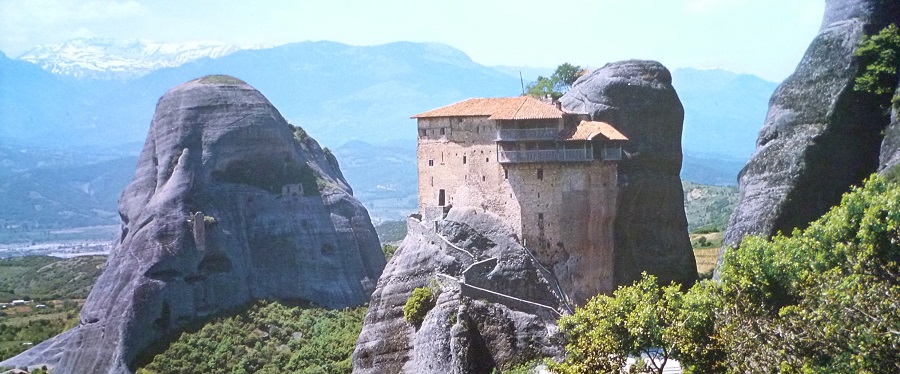 http://www.stiftung-kunst-und-berge.de/uploads/images/panorama/Meteora 900x375.jpg